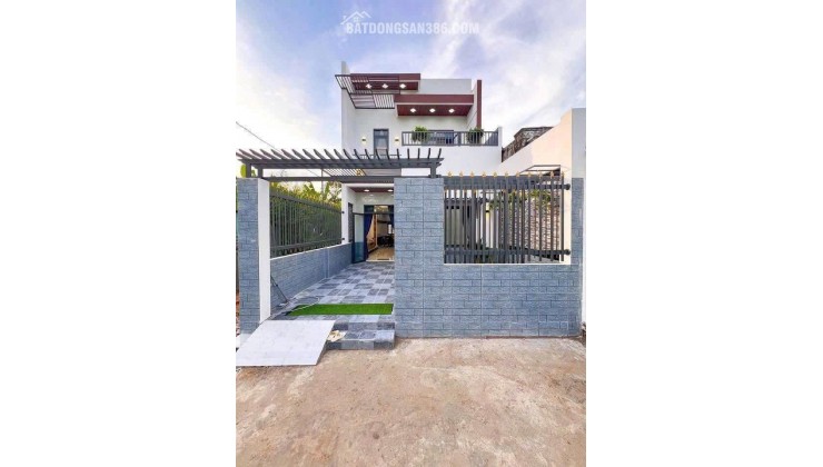 Bán nhà mới xây hoàn thiện có GPXD giá dưới 2,5 tỷ